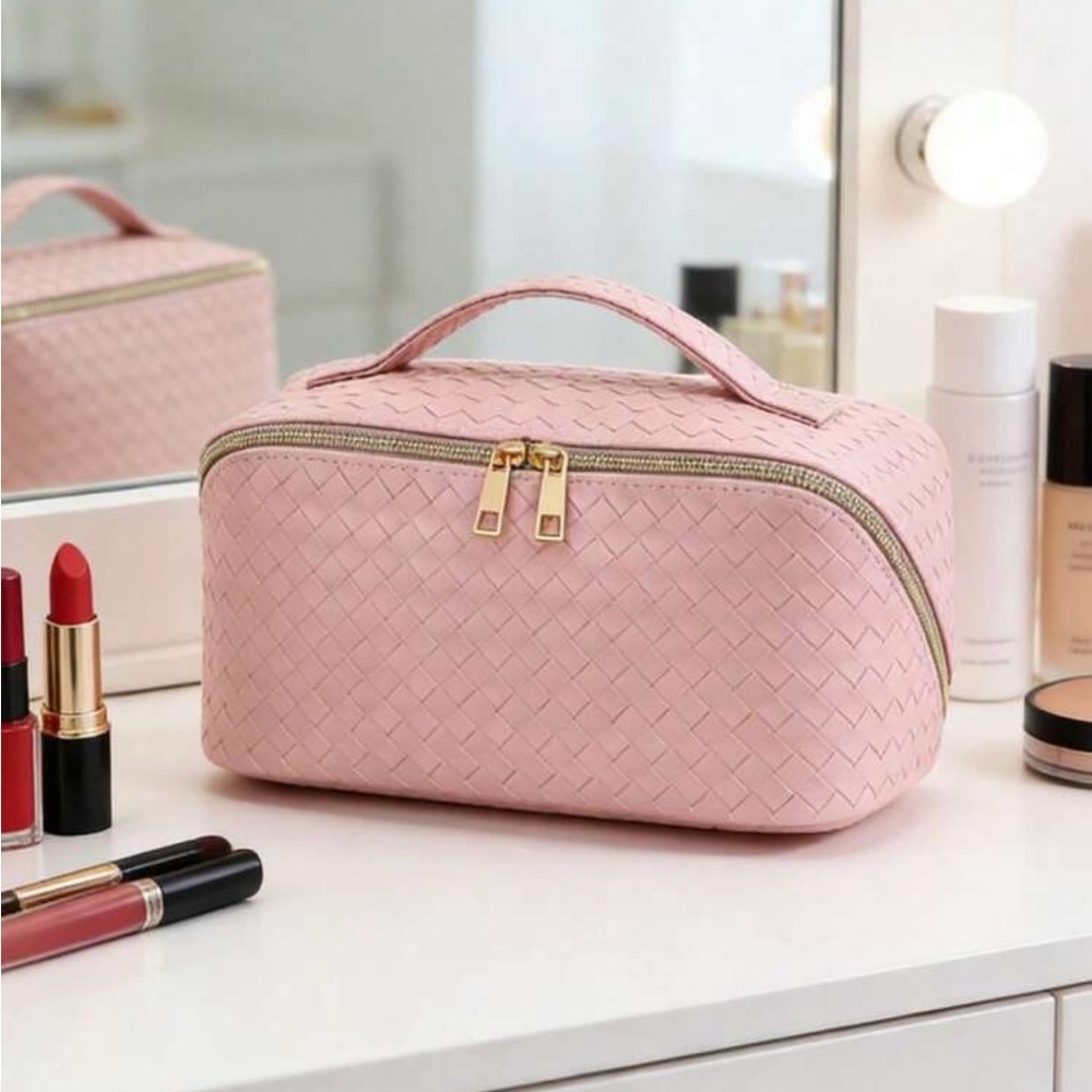 NWT Pink Travel Makeup Bag 💗🌟